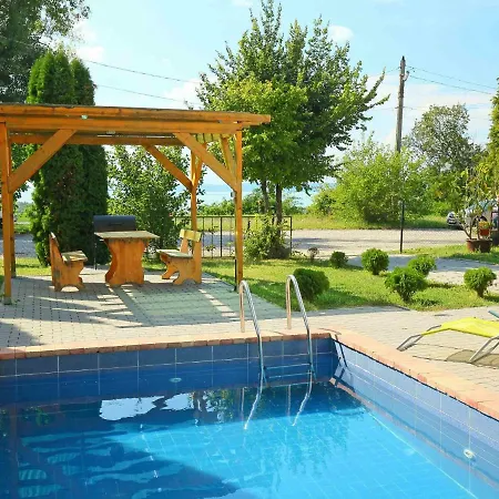 Prázdninový dům Holiday Balaton H2098 *