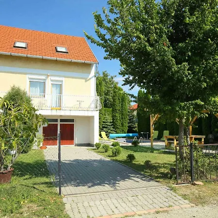 Prázdninový dům Holiday Balaton H2098 *
